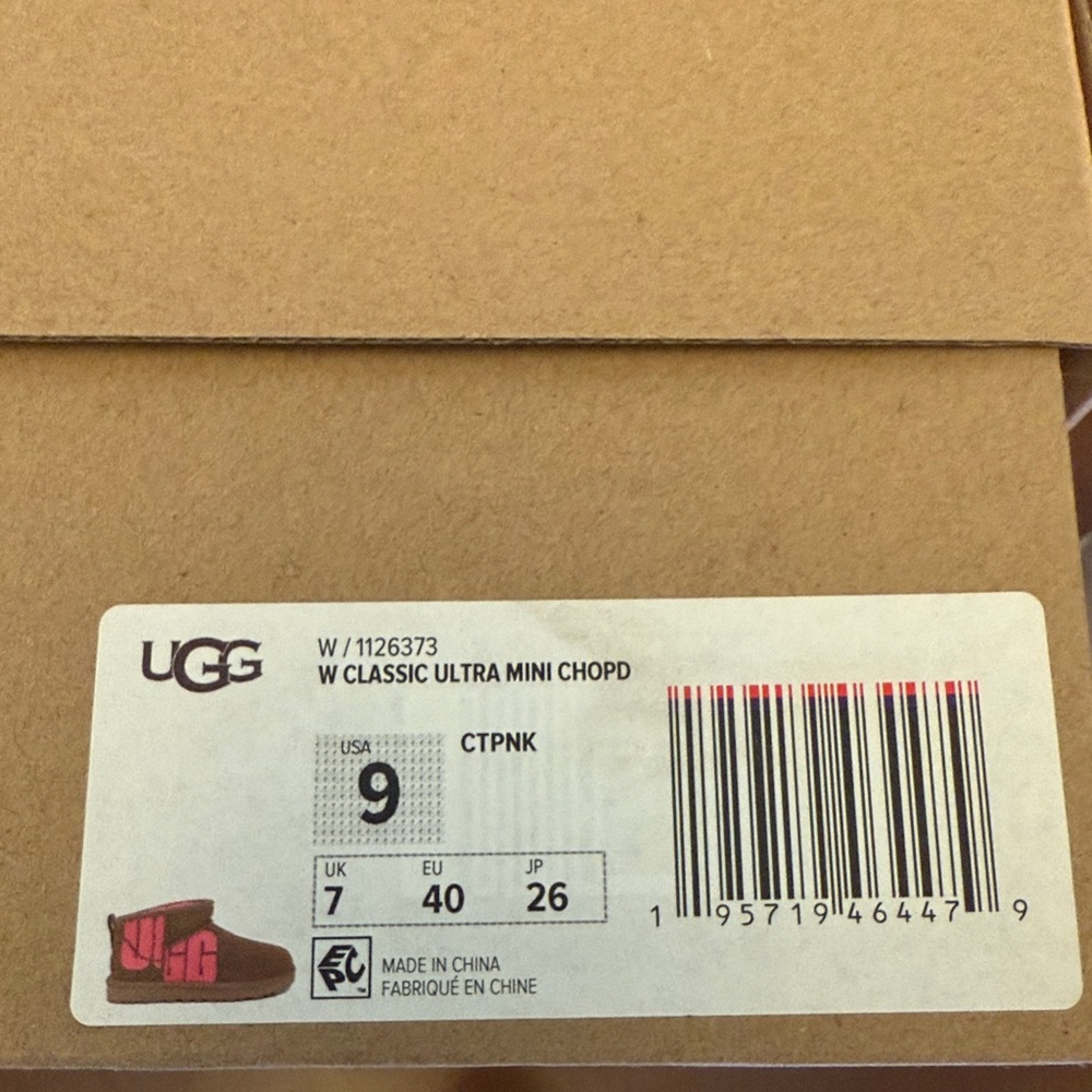 UGG Ultra Mini Chopd with Pink logo New size 9 - Picture 3 of 3